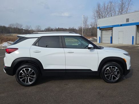 Used 2025 Chevrolet TrailBlazer LT image 9