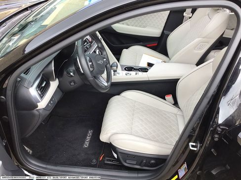 Used 2022 Genesis G70 3.3T RWD image 13