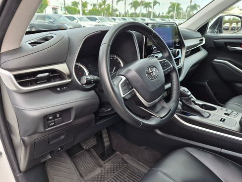 Used 2023 Toyota Highlander XLE FWD image 10