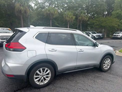 Used 2017 Nissan Rogue SV w/ SV Premium Package FWD image 7