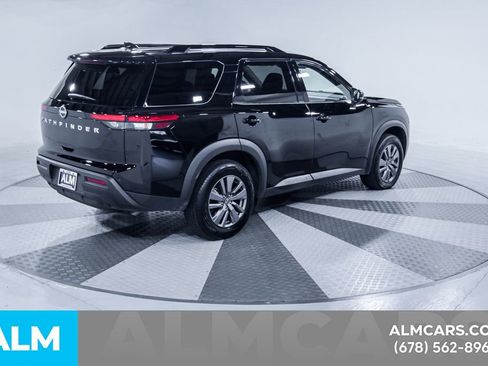 Used 2025 Nissan Pathfinder SV image 10