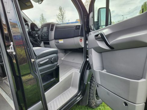 Used 2016 Mercedes-Benz Sprinter 2500 image 10