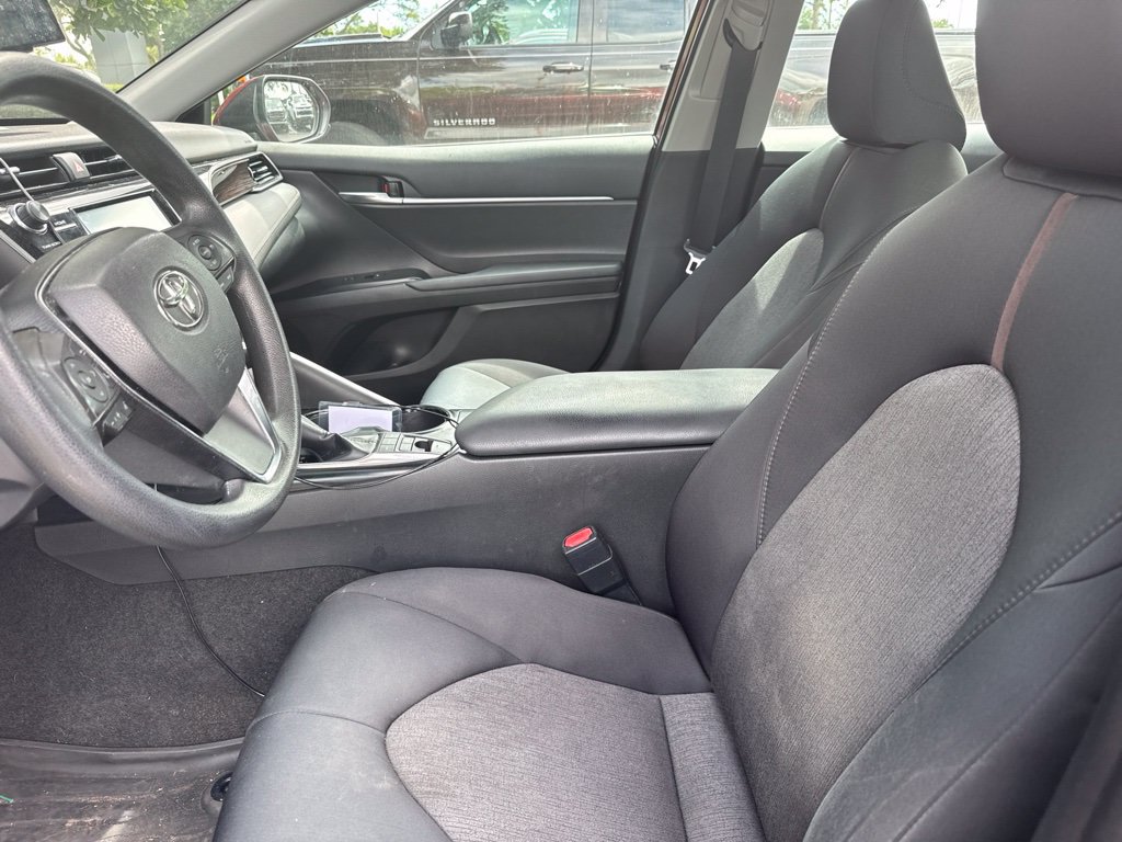 Used 2019 Toyota Camry LE FWD image 10