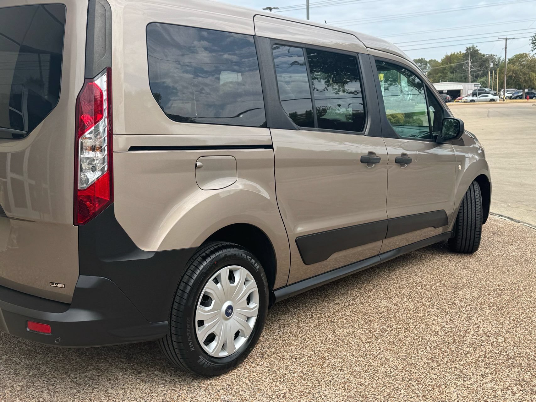 Used 2020 Ford Transit Connect XL FWD image 3