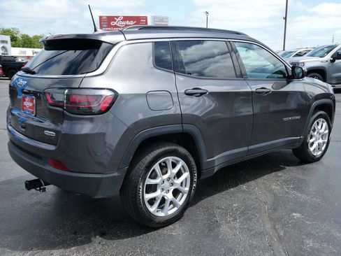 Used 2023 Jeep Compass Latitude w/ Sun and Sound Group AWD/4WD image 5