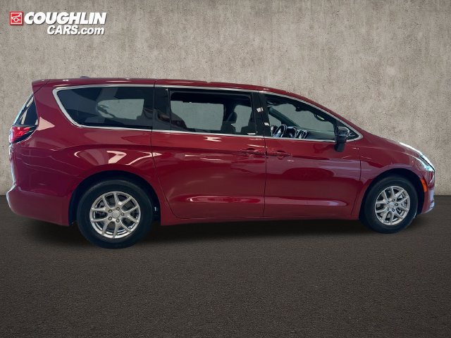 New 2027 Chrysler Pacifica Select w/ Family Tech Group FWD image 8