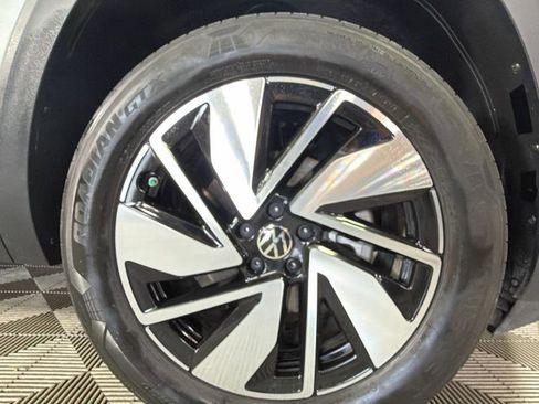 Used 2024 Volkswagen Atlas SE FWD image 37