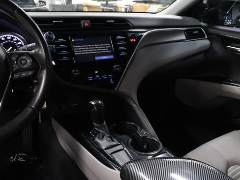 Used 2018 Toyota Camry SE FWD image 30