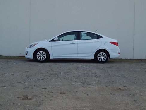 Used 2017 Hyundai Accent SE FWD image 6