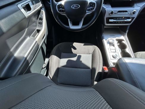 Used 2023 Ford Explorer XLT AWD/4WD image 13