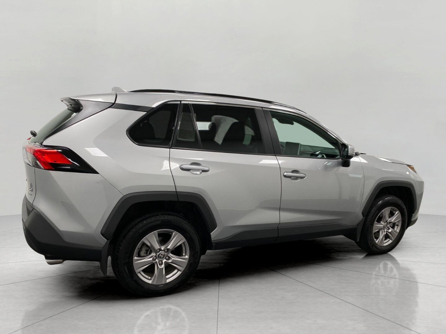 Used 2025 Toyota RAV4 XLE AWD/4WD image 3