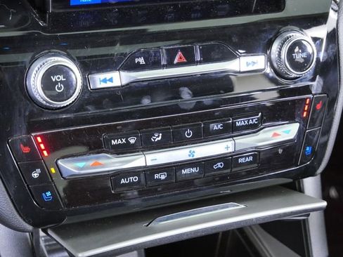 Certified 2023 Ford Explorer Limited w/ Limited Technology Package AWD/4WD image 31