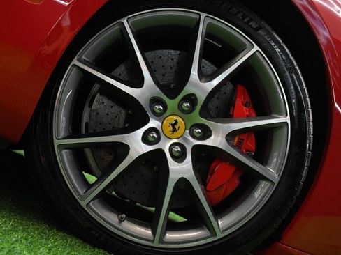 Used 2014 Ferrari California RWD image 5