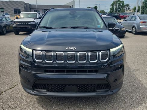 Used 2022 Jeep Compass Latitude w/ Sun and Sound Group AWD/4WD image 2