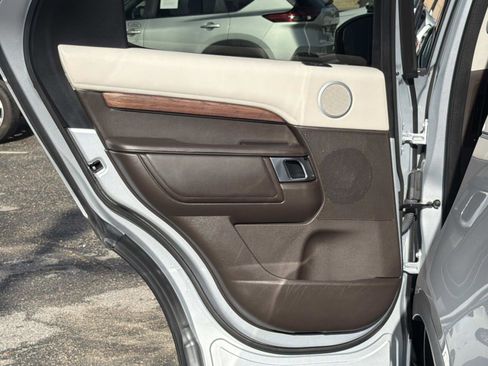 Used 2018 Land Rover Discovery HSE Luxury image 20