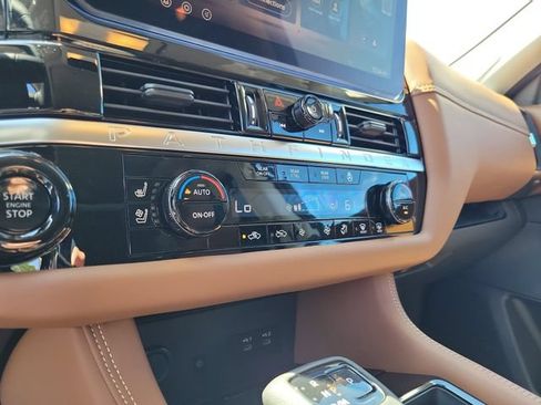 New 2026 Nissan Pathfinder Platinum FWD image 17