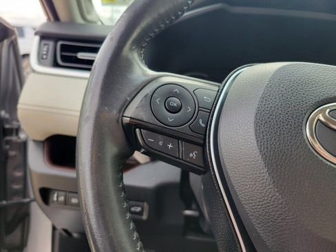 Used 2020 Toyota RAV4 Limited image 14