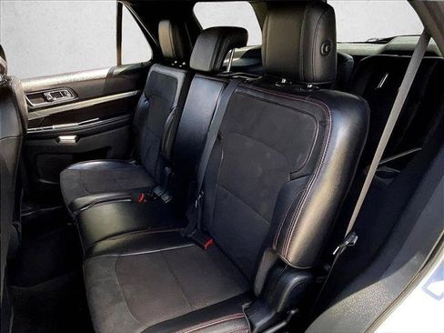 Used 2018 Ford Explorer XLT w/ Equipment Group 202A FWD image 27