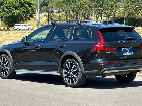 Used 2025 Volvo V60 B5 Cross Country Ultra w/ Climate Package AWD/4WD image 5