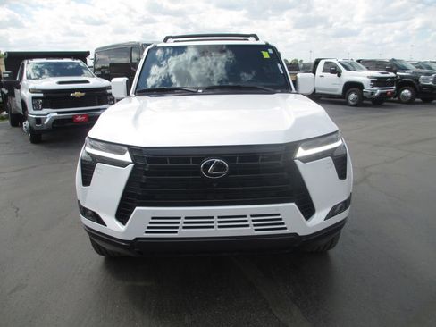 Used 2024 Lexus GX 550 w/ Accessory Package (2T) AWD/4WD image 13