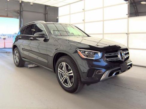 Used 2021 Mercedes-Benz GLC 300 4MATIC w/ Premium Package image 2