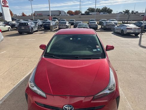 Used 2022 Toyota Prius L Eco image 2