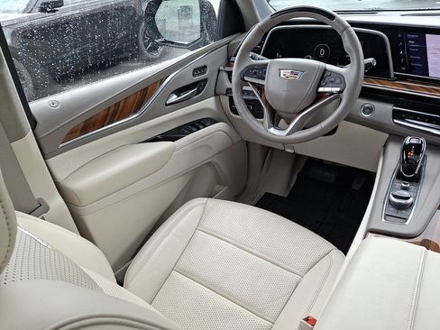 Used 2024 Cadillac Escalade Premium Luxury Platinum AWD/4WD image 15