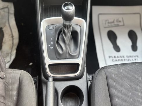 Used 2022 Hyundai Venue SE image 15