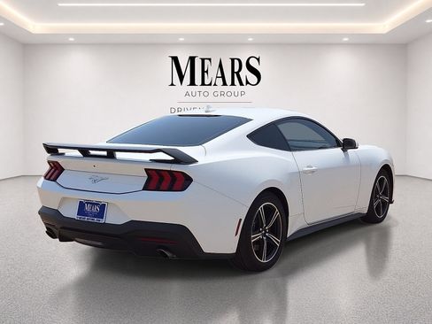 Used 2025 Ford Mustang Coupe RWD image 5