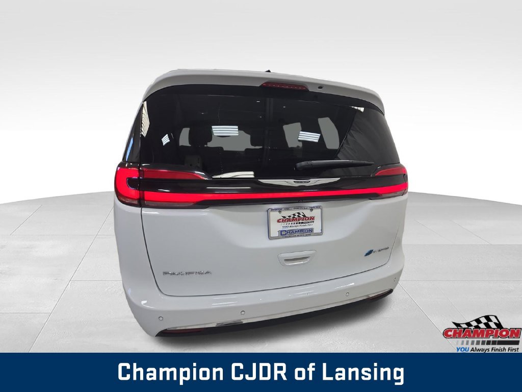 Used 2023 Chrysler Pacifica Touring-L FWD image 39