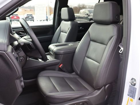 Used 2023 Chevrolet Suburban Z71 w/ Luxury Package image 16