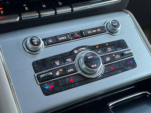 Used 2023 Lincoln Aviator AWD w/ Premium Package image 28