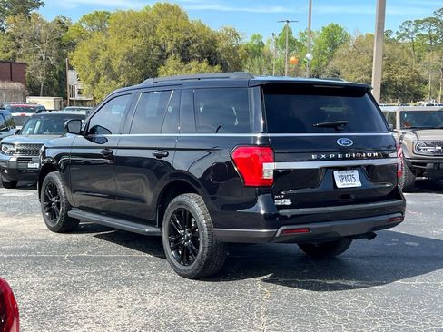 Used 2023 Ford Expedition XLT image 3