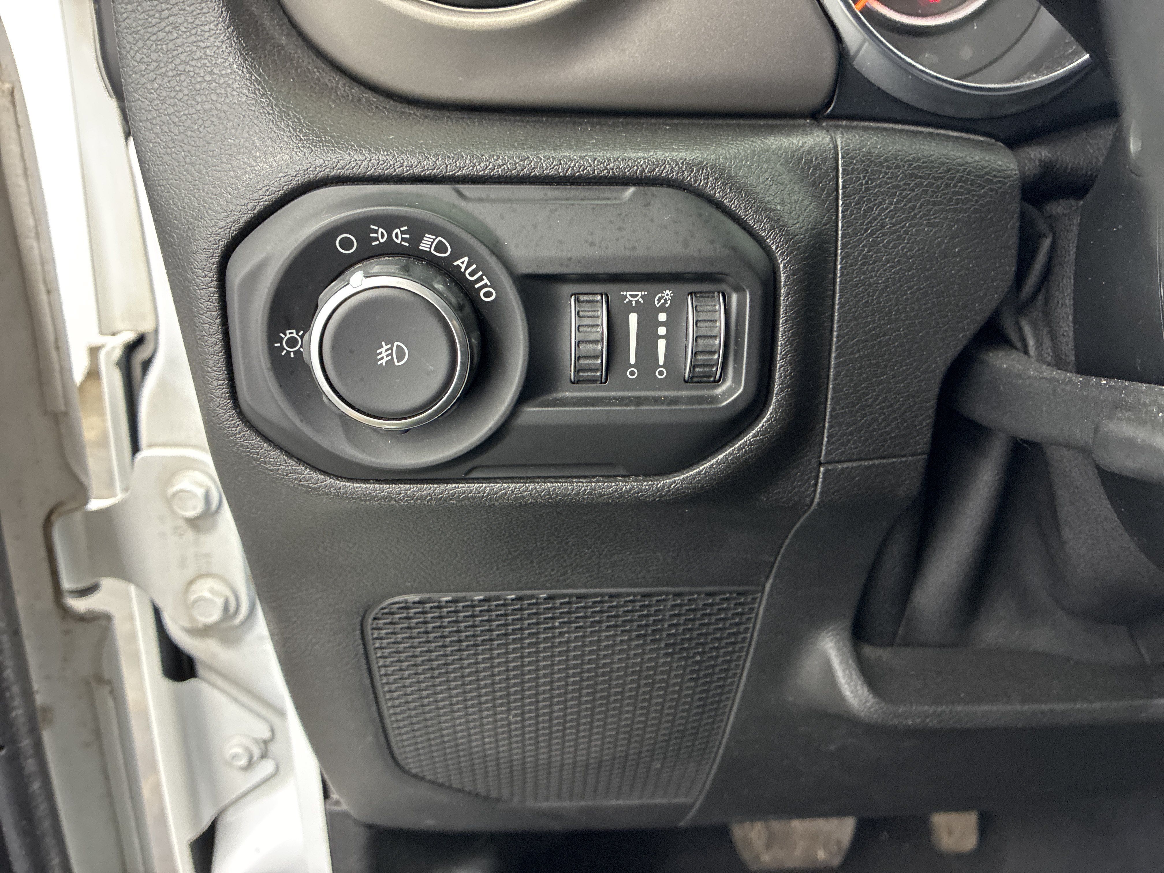 Used 2019 Jeep Wrangler Sport AWD/4WD image 16