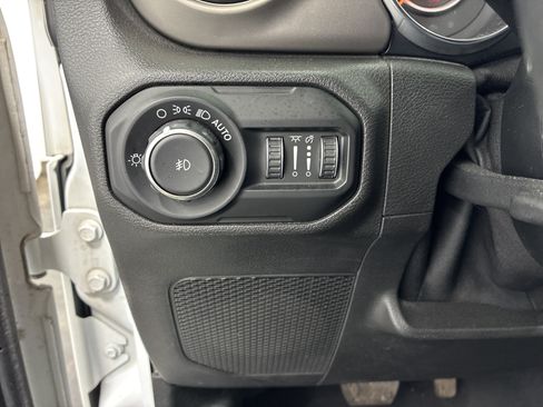 Used 2019 Jeep Wrangler Sport AWD/4WD image 16