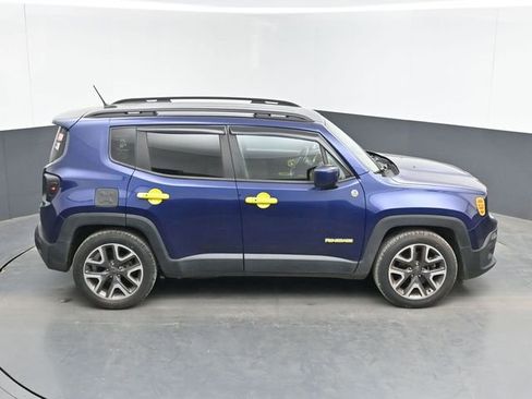 Used 2017 Jeep Renegade Latitude w/ Popular Equipment Group FWD image 25