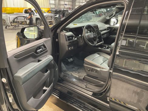 Used 2026 GMC Yukon AT4 w/ AT4 Premium Package AWD/4WD image 6