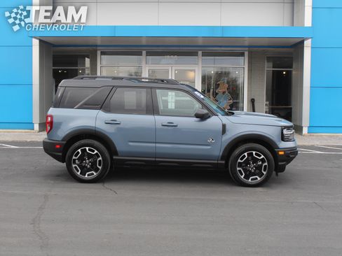 Used 2024 Ford Bronco Sport Outer Banks w/ Tech Package image 3