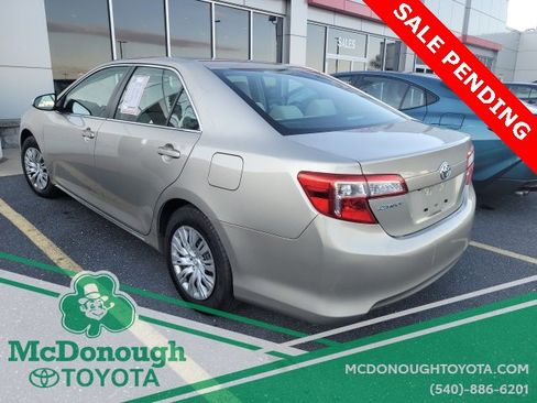 Used 2014 Toyota Camry LE image 6