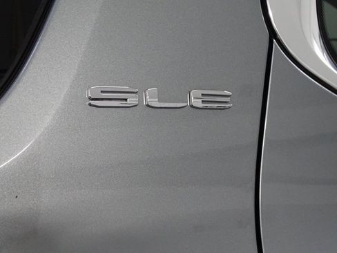 Used 2023 GMC Acadia SLE w/ Driver Convenience Package image 27