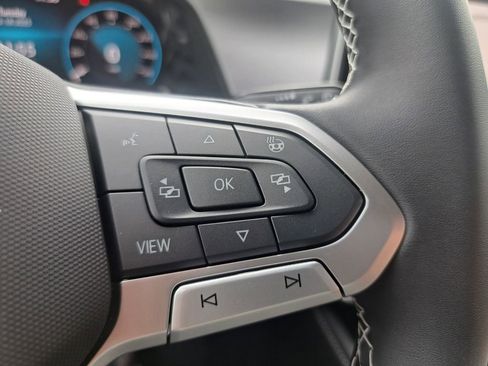 Used 2025 Volkswagen Atlas Cross Sport SE image 12