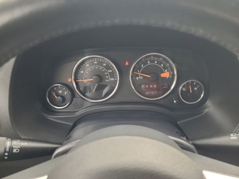 Used 2015 Jeep Compass Latitude FWD image 19