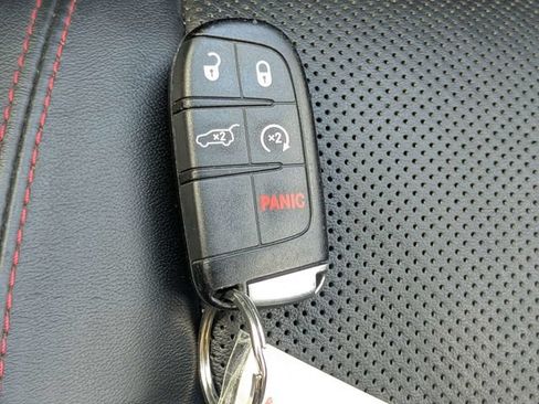 Used 2018 Dodge Durango R/T w/ Technology Group AWD/4WD image 31