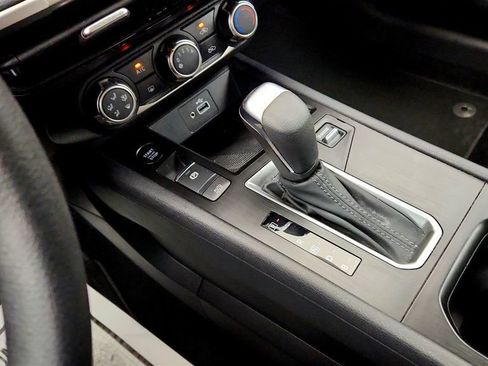 Used 2025 Nissan Kicks S FWD image 15