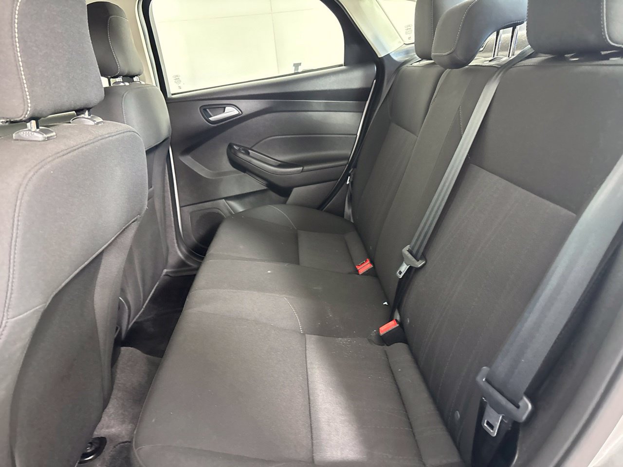 Used 2018 Ford Focus SE w/ SE Appearance Package FWD image 22