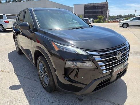 Used 2024 Nissan Rogue S image 4