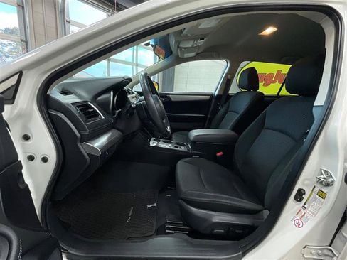 Used 2018 Subaru Outback 2.5i Premium image 11