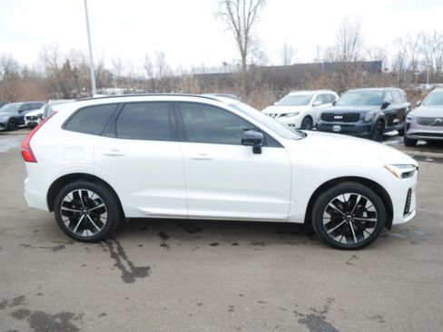 Used 2026 Volvo XC60 B5 Plus w/ Climate Package image 8