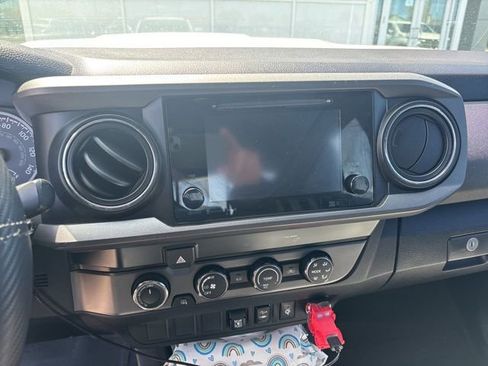 Used 2019 Toyota Tacoma TRD Sport AWD/4WD image 7