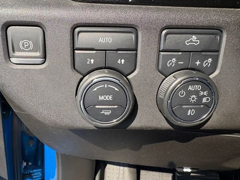 Used 2022 Chevrolet Silverado 1500 RST w/ Convenience Package II AWD/4WD image 19